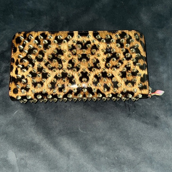 EXCELLENT CONDITION CHRISTIAN LOUBOUTIN SPIKED LEPORD WALLET (RARE)💗💗💗 - Picture 6 of 13
